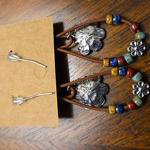 Boho Beaded Leather Rope Dangle Earrings Floral & Multicolor Beads - Picture 4 of 8